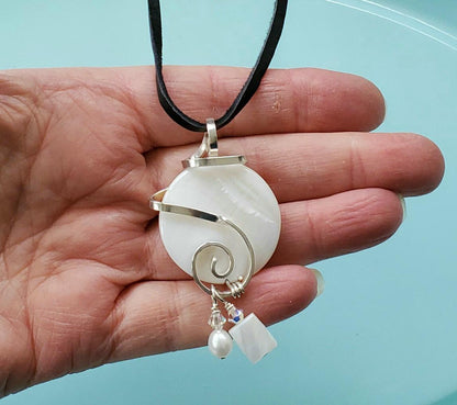 Mother of Pearl Surrounded Necklace