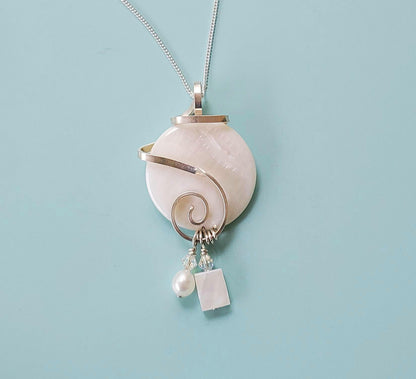 Mother of Pearl Surrounded Necklace