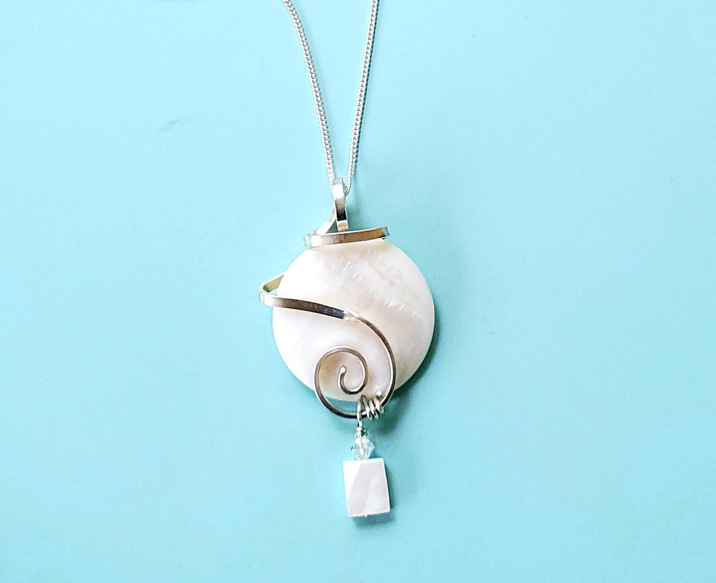 Mother of Pearl Surrounded Necklace