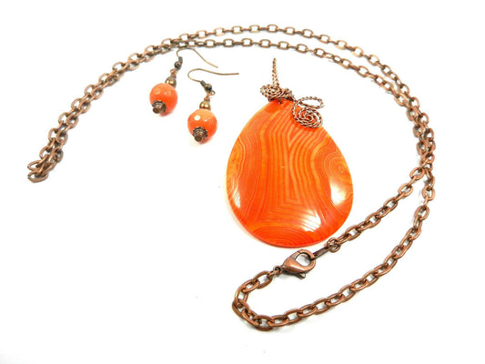 Antique Copper Wire Wrapped Orange and Yellow Banded Agate Pendant Necklace with Matching Round Faceted Agate Earrings