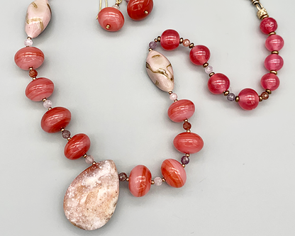 Necklace Set | Flower agate pendant, pink/rose palette mid-century glass beads