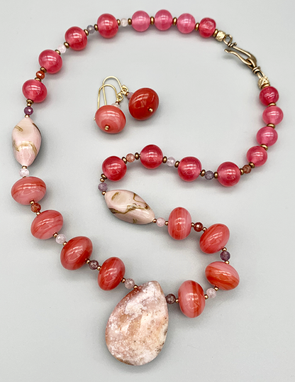 Necklace Set | Flower agate pendant, pink/rose palette mid-century glass beads